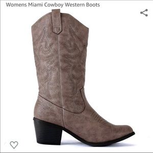 NWOT West boulevard box kept cowboy boots